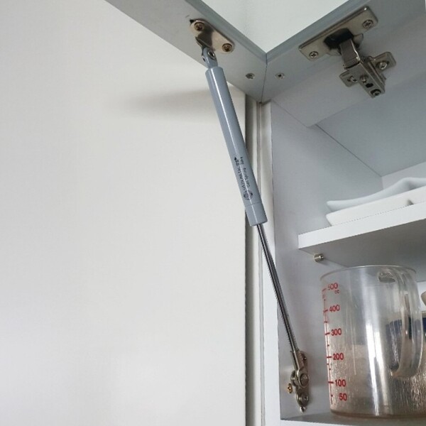 꾸밈닷컴 - 가구부속/캠핑카부속 ▼ > 가스쇼바/수대/각도조절대 ▼ > 가스쇼바 > 가정용 유압 가스쇼바 그레이