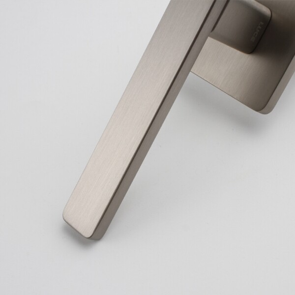 꾸밈닷컴 - 손잡이/도어락 ▼ > 방문손잡이 ▼ > 레버 버튼형 > 루체 방문손잡이 LU-282 (타공 55mm)