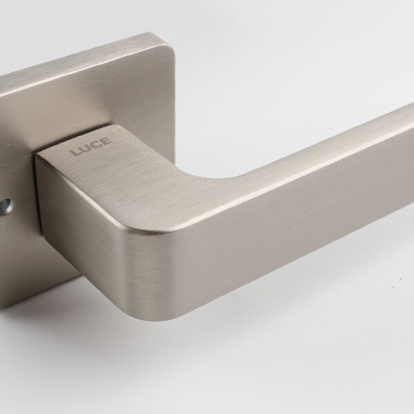 꾸밈닷컴 - 손잡이/도어락 ▼ > 방문손잡이 ▼ > 레버 버튼형 > 루체 방문손잡이 LU-489 (타공 45mm)