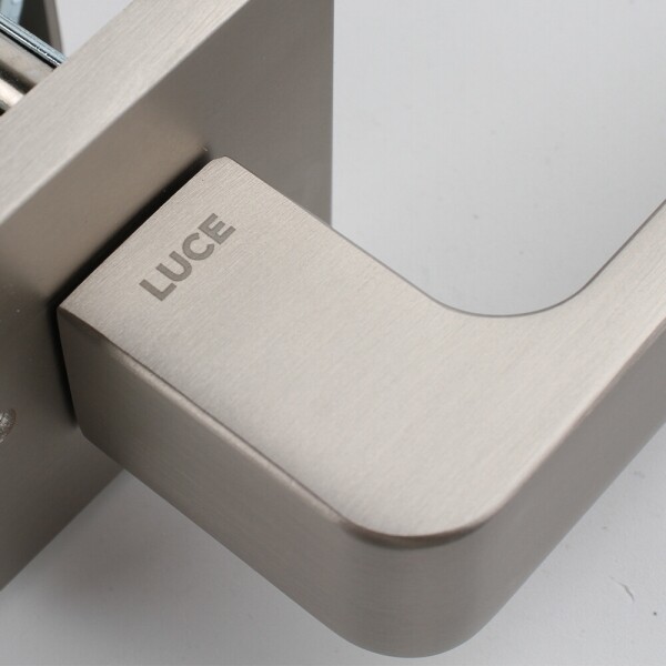 꾸밈닷컴 - 손잡이/도어락 ▼ > 방문손잡이 ▼ > 레버 버튼형 > 루체 방문문손잡이 LU-489 (타공 45mm)