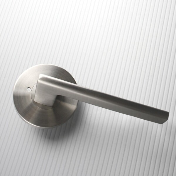 꾸밈닷컴 - 손잡이/도어락 ▼ > 방문손잡이 ▼ > 레버 버튼형 > 스텐 방문손잡이 론드 도어 문고리